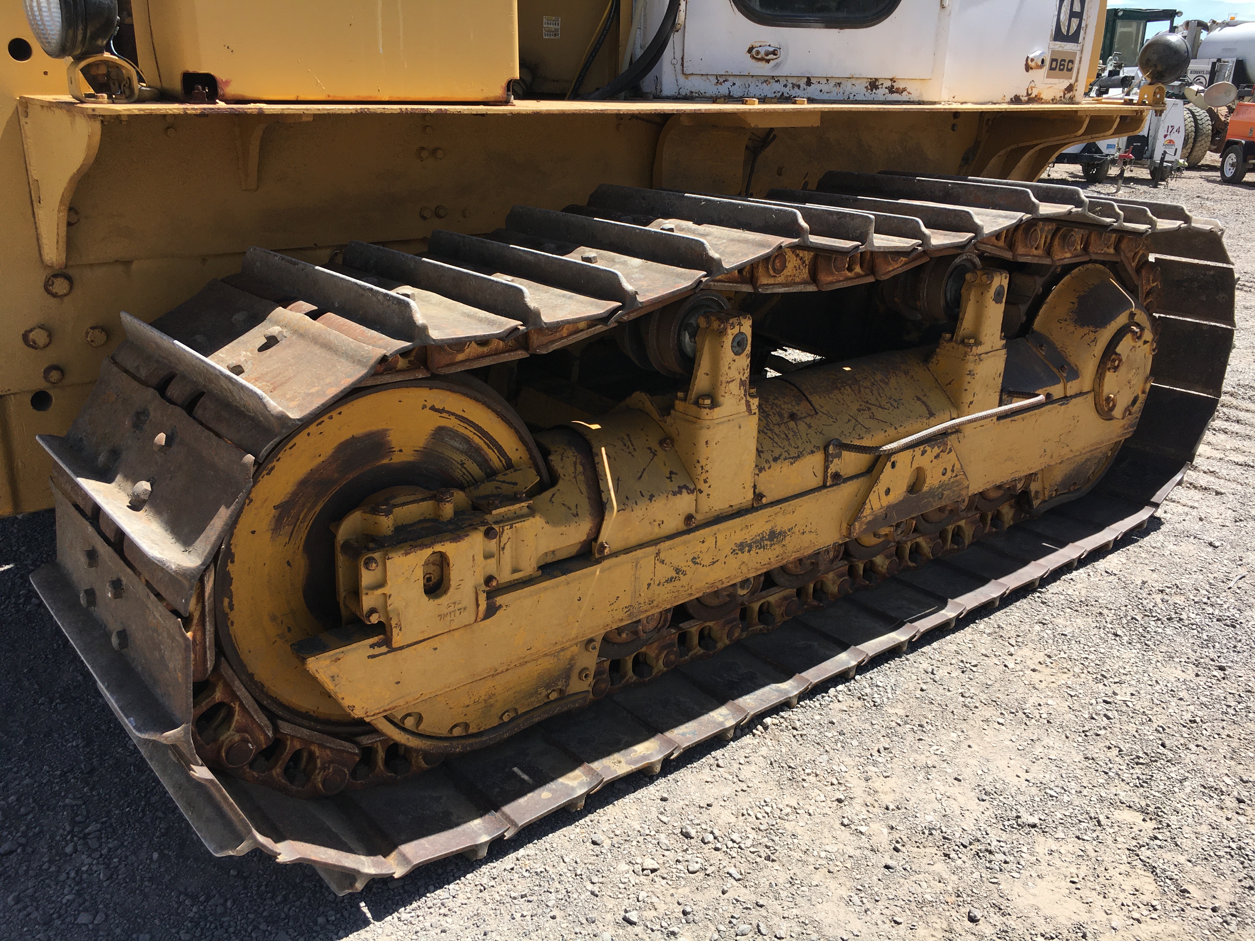 ./imagenes/INVOICE/2019/16680/TRACTOR CAT D6C (19).JPG